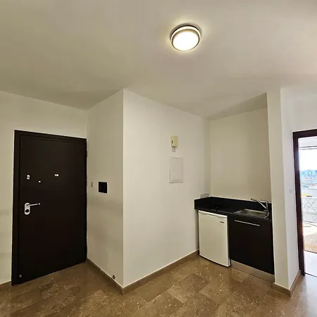Dios Ponte Finikoudes Beachfront בית נופש