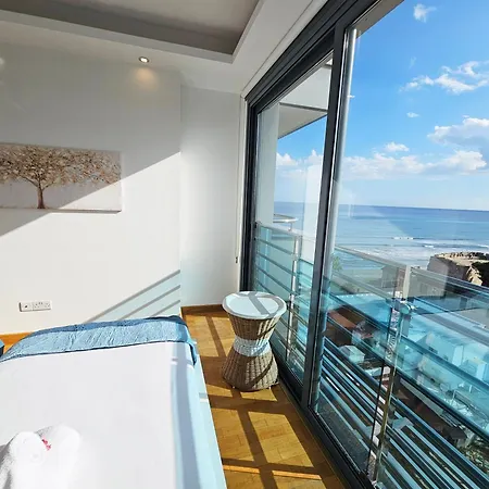 Dios Ponte Finikoudes Beachfront Дом отдыха Ларнака