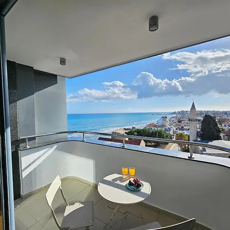 Дом отдыха Dios Ponte Finikoudes Beachfront Ларнака
