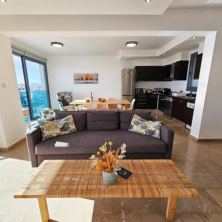 Dios Ponte Finikoudes Beachfront Ларнака