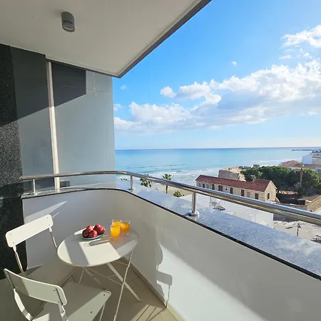 Dios Ponte Finikoudes Beachfront Дом отдыха Ларнака