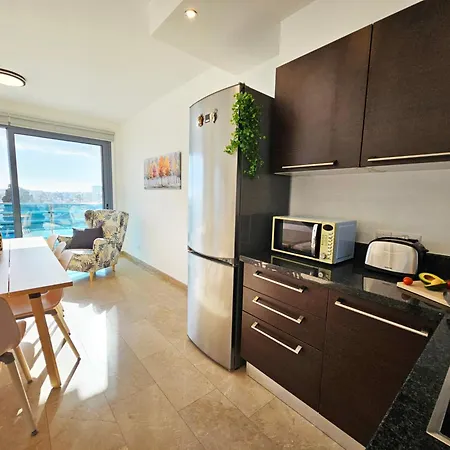 בית נופש Dios Ponte Finikoudes Beachfront לרנקה