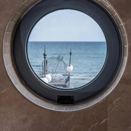 Dios Ponte Finikoudes Beachfront בית נופש