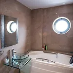 Feriehus Dios Ponte Finikoudes Beachfront Larnaca