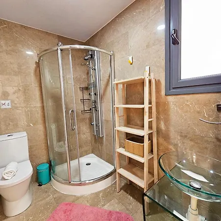 Dios Ponte Finikoudes Beachfront Case de vacanță *