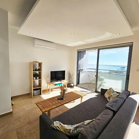 بيت للعطل Dios Ponte Finikoudes Beachfront *