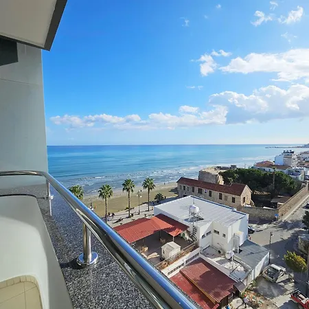 Dios Ponte Finikoudes Beachfront Feriehus