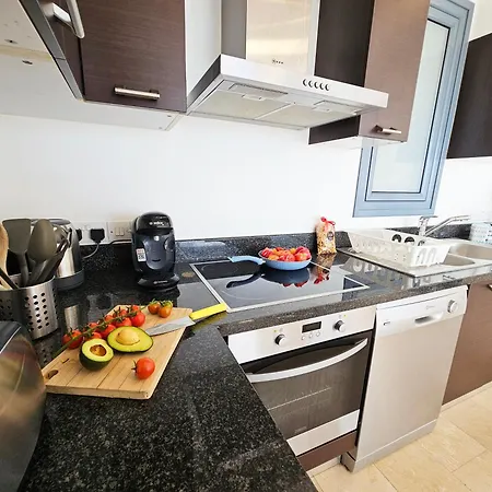 بيت للعطل Dios Ponte Finikoudes Beachfront لارنكا