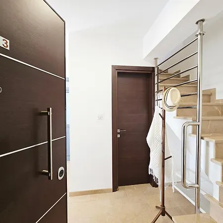 Dios Ponte Finikoudes Beachfront Prázdninový dům *