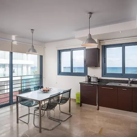 度假居 Dios Ponte Finikoudes Beachfront 拉纳卡