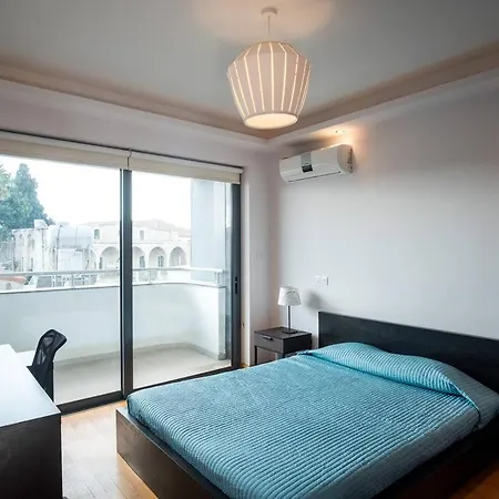 Dios Ponte Finikoudes Beachfront *