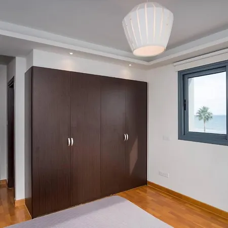 بيت للعطل Dios Ponte Finikoudes Beachfront