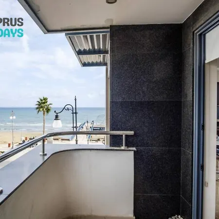 度假居 Dios Ponte Finikoudes Beachfront *