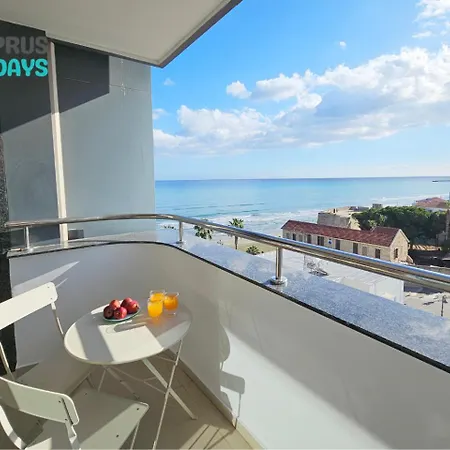 Dios Ponte Finikoudes Beachfront *