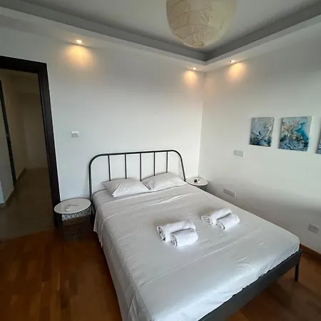 Dios Ponte Finikoudes Beachfront Дом отдыха Ларнака