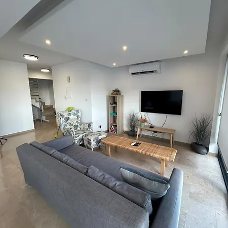 Dios Ponte Finikoudes Beachfront Дом отдыха Ларнака