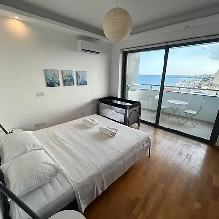 Dios Ponte Finikoudes Beachfront Дом отдыха Ларнака
