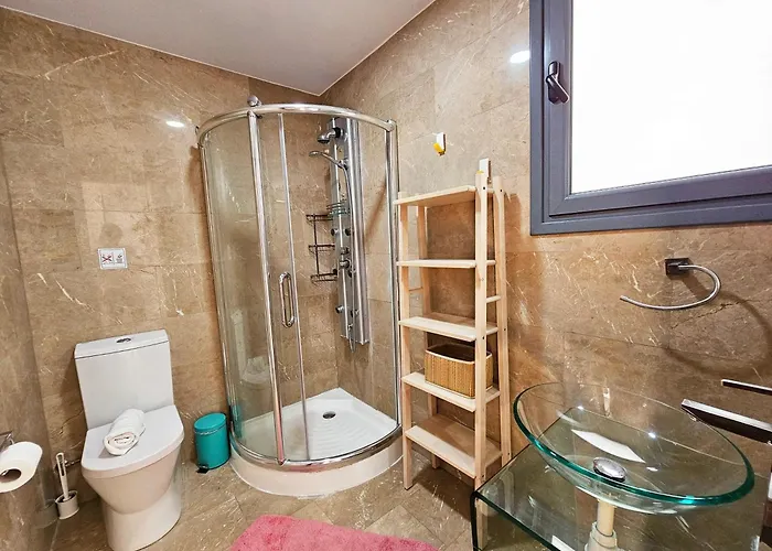 Dios Ponte Finikoudes Beachfront Prázdninový dům *