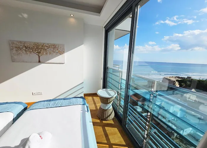 Dios Ponte Finikoudes Beachfront Feriehus Larnaca