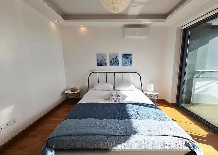 Dios Ponte Finikoudes Beachfront * Larnaca