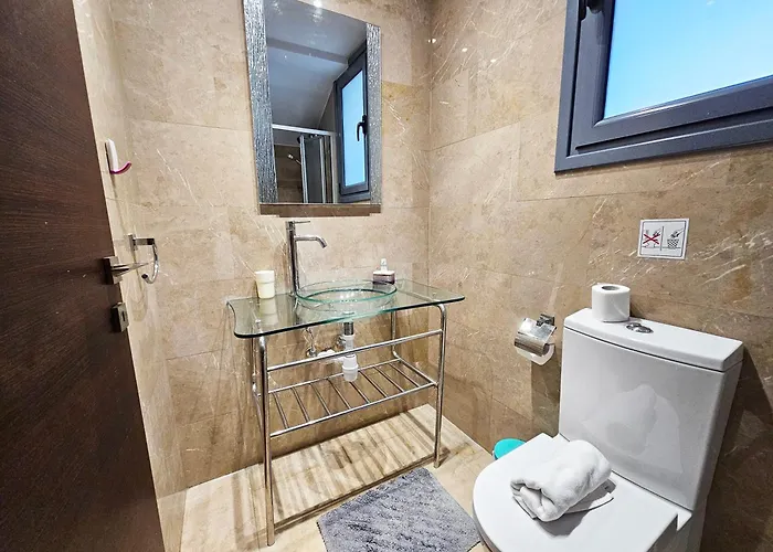 Dios Ponte Finikoudes Beachfront Feriehus