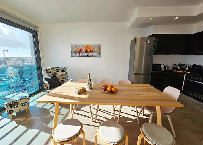 Dios Ponte Finikoudes Beachfront * Larnaca