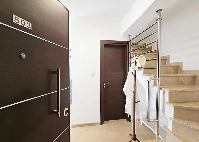 Dios Ponte Finikoudes Beachfront Prázdninový dům *