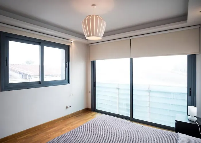 Dios Ponte Finikoudes Beachfront