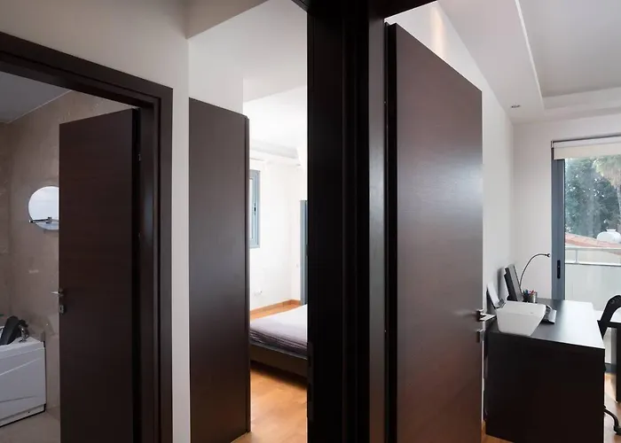 Feriehus Dios Ponte Finikoudes Beachfront Larnaca