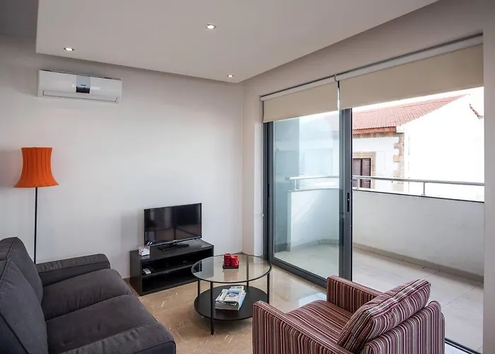 Dios Ponte Finikoudes Beachfront Larnaca