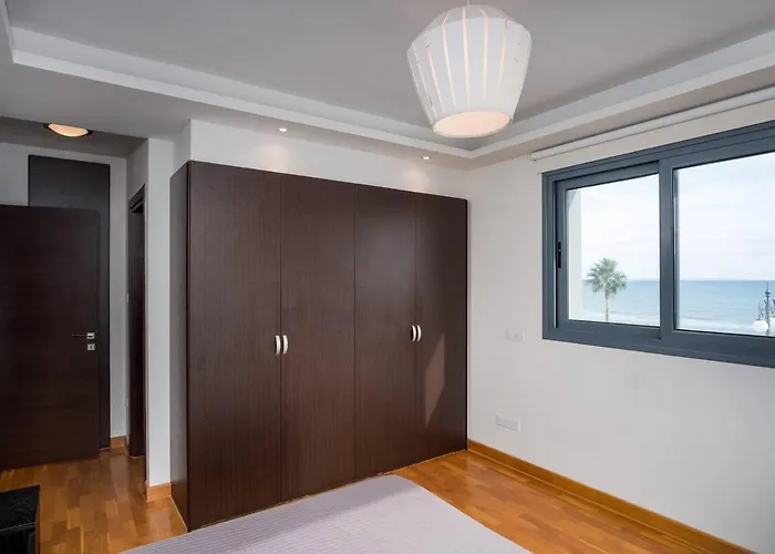 Feriehus Dios Ponte Finikoudes Beachfront